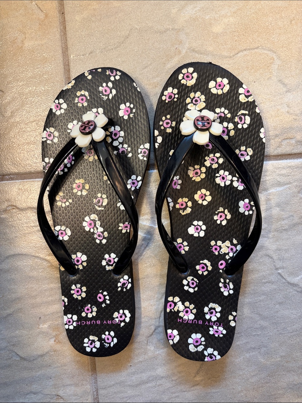 Tory Burch Black Floral Logo Daisy Flip Flops- NEW size 7.5